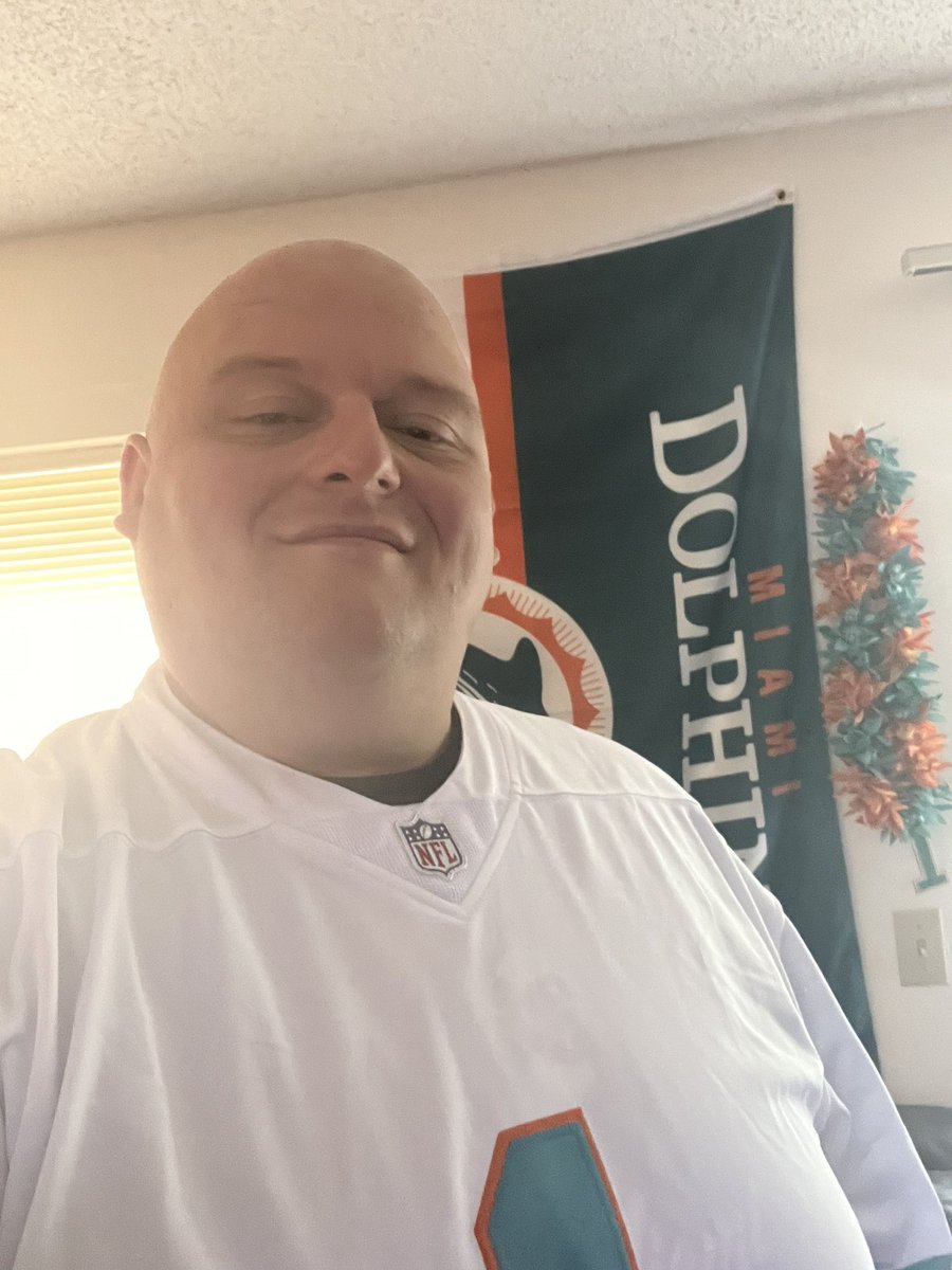 DoubleJ_Milonas's tweet photo. The @MiamiDolphins play football today #CheckYourPulse #TuaTime #GameDay #GoFins https://t.co/mHtNXO19IF