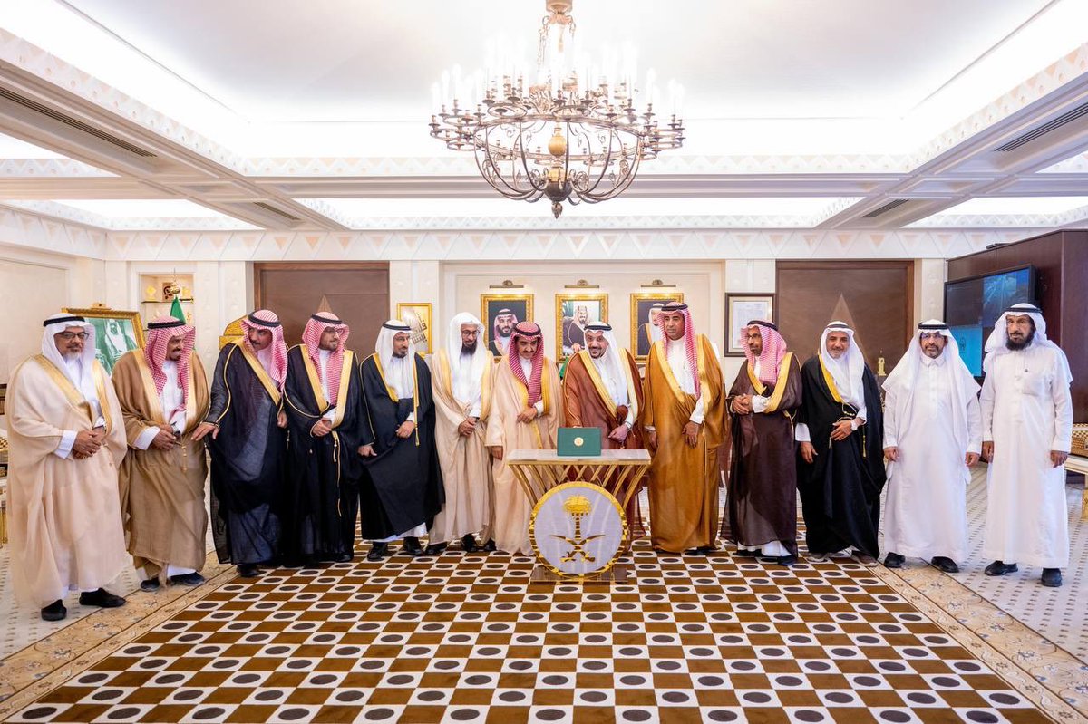 albshriweb's tweet photo. تم اختيار الدكتور  أحمد بن علي #البشري_المزيني  عضوًا في مجلس الخبراء الاستشاري بإمارة منطقة القصيم  وقد دشن سمو امير منطقة القصيم المجلس الاستشاري في مكتب سموه بالإمارة ،
نسأل الله له العون والتوفيق والسداد . https://t.co/f4aWLs5O5d