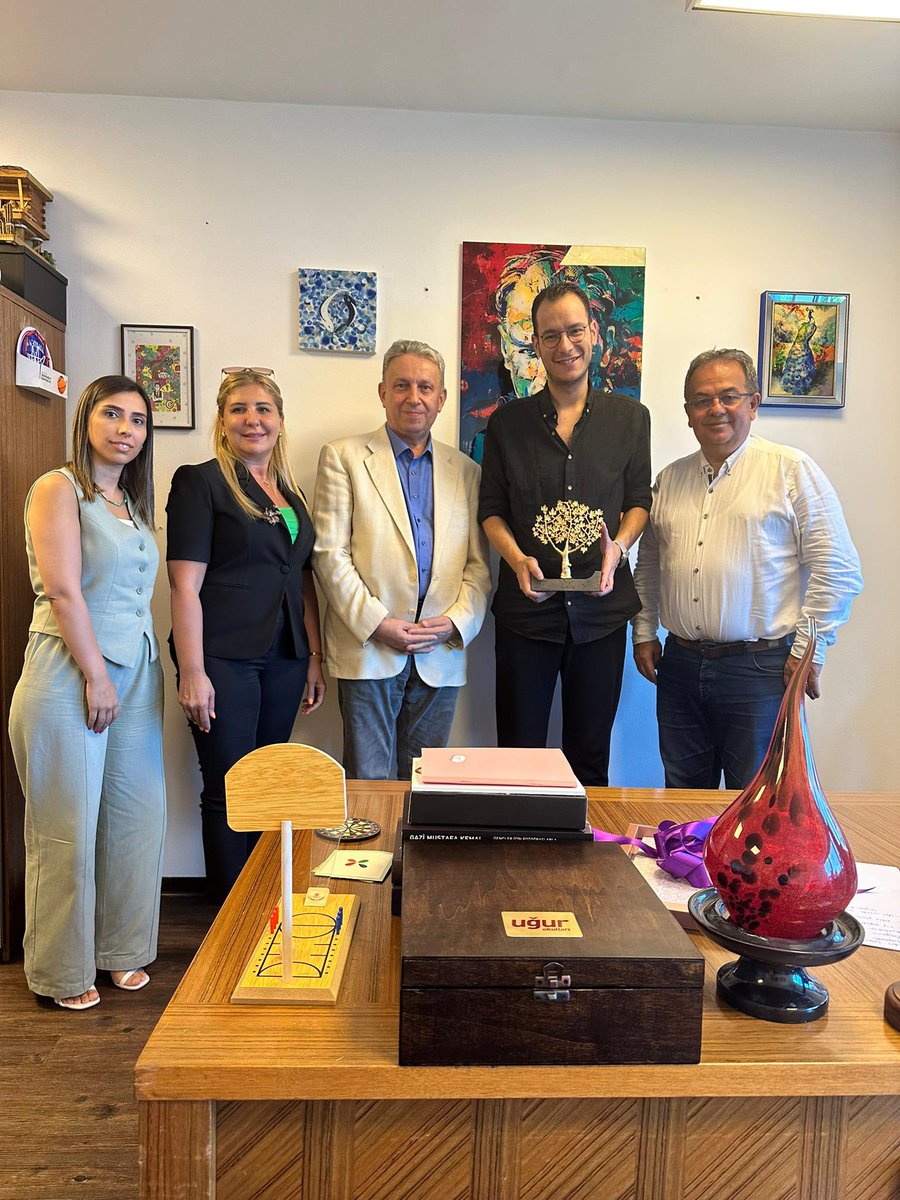 Genel Müdürümüz Sayın Mustafa Çakır, Genel Müdür Yardımcılarımız Sayın Adil Kurt ve Sayın Ebru Divrik ile PDR Müdürümüz Sayın Aslı Orman Bahçeşehir Üniversitesi Eğitim Bilimleri Fakültesi Dekanlığı görevine atanan Sayın Doç. Dr. Yavuz Samur’u  ziyaret etti. Kıymetli hocamıza yeni