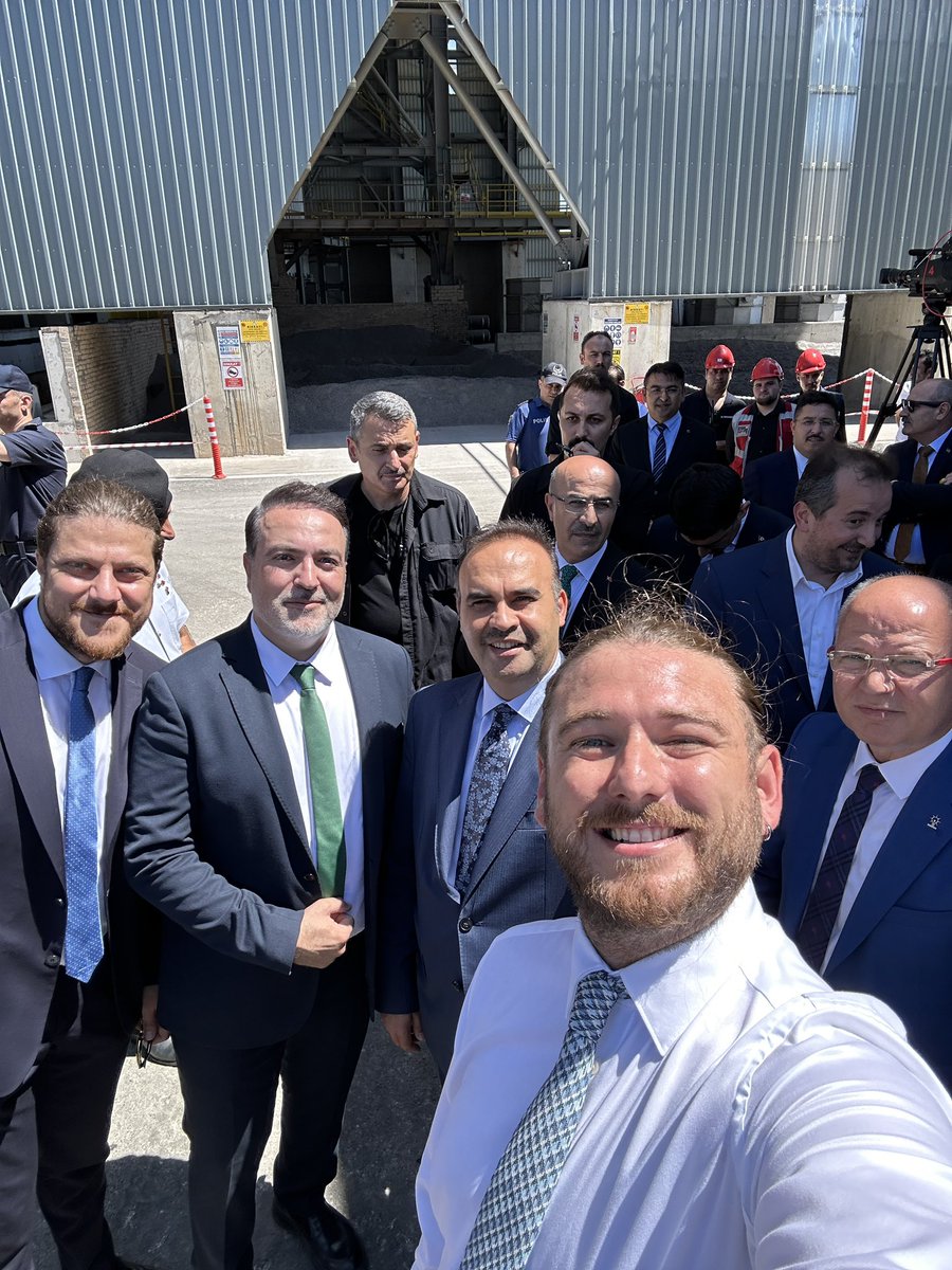 o_cotuker's tweet photo. Gursoy Group istiraklerinden 250 milyon dolarlık yatırımla gerçekleşen ve 300 kişinin doğrudan istihdam edileceği BG Ferrokrom  Fabrikasının acilisi T.C. Sanayi ve Teknoloji Bakanlığı | Republic Of Türkiye Ministry of Industry and Technology Bakani Sayin Mehmet Fatih KACIR ‘in katilimiyla acildi. Yıllık 60 bin ton yüksek #karbonlu #ferrokrom üretim kapasitesine sahip bu tesis ile hem yurt ici hem de yurt disi pazarlarda alaşımlı çelik üretiminde ihtiyaç duyulan yüksek karbonlu ferrokrom karsilanacak. 

@Kontrolmatik Technologies olarak biz de Orhaneli, Bursa’da faaliyete gecen bu yuksek teknoloji tesisinin ulusal şebekeye baglantisini saglayan yuksek gerilim trafo merkezi ve enerji iletim hattini basariyla devreye almaktan ve isletilmesini saglamaktan mutlululuk duyuyoruz. 

#Kontrolmatik #Kontr #Teknoloji #YuksekKarbonluFerrokrom #Acilis #BGFerrokrom