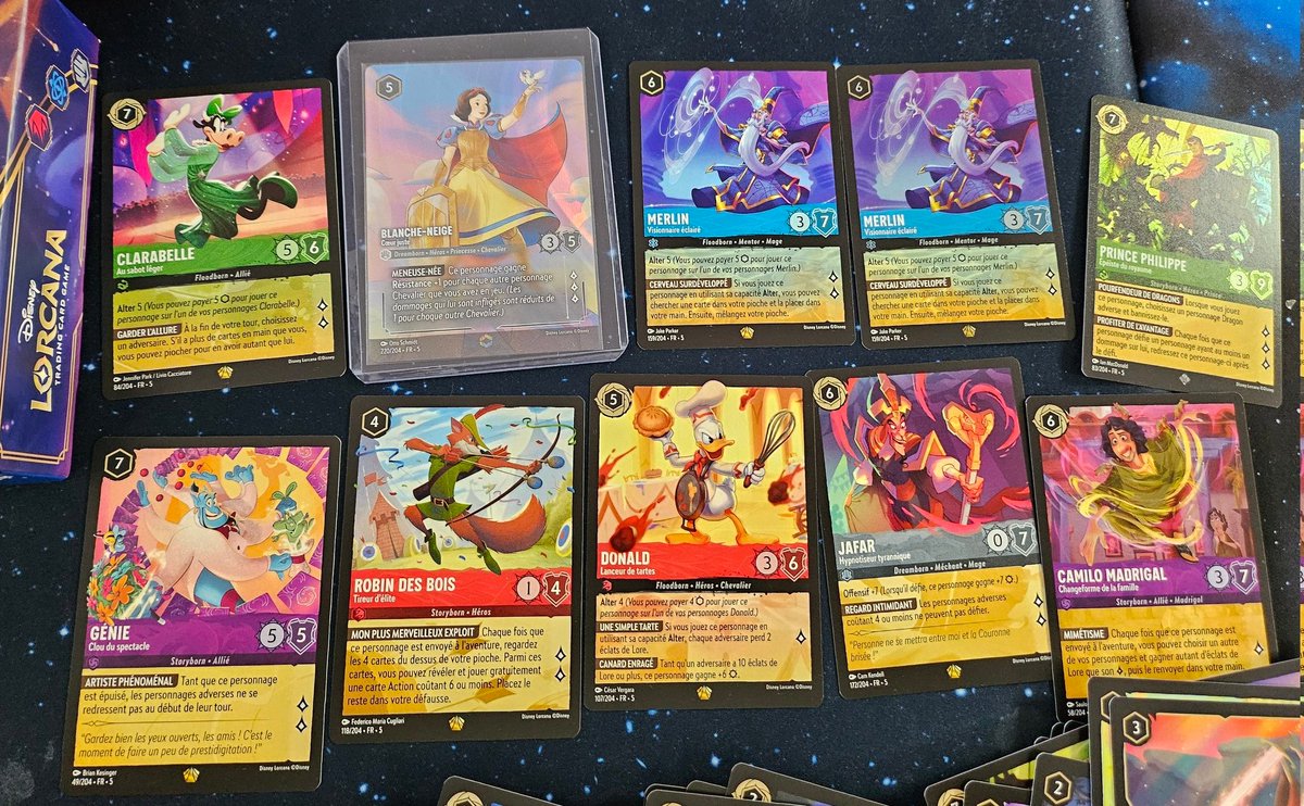 LorcanaFr's tweet image. 🔥Ouverture set 5🔥

Pour se consoler des coffrets d23 on est passé chez nos amis de @Ludo_Ludiworld
pour ouvrir une display.

Et je crois que j'ai ouvert ma meilleure display ever et indetronable pour longtemps.

8 légendaires dont 1 foil et ....

#lorcana #set5