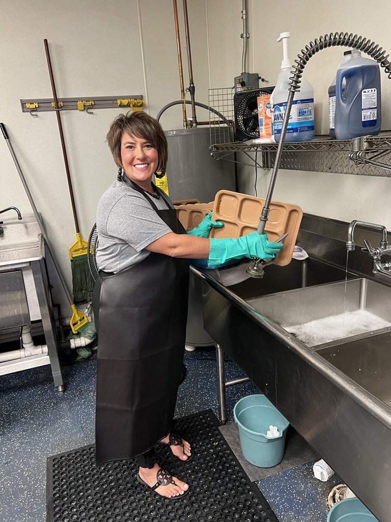 element_risk's tweet image. Shoutout to our amazing team members Renee and Sophia! They recently volunteered at St. Vincent de Paul Altoona, helping serve lunch to 123 people in need.
Thank you for making a difference!

#elementrisk #insuranceforthedoers #VolunteerSpotlight #CommunityHeroes #TeamElementRisk