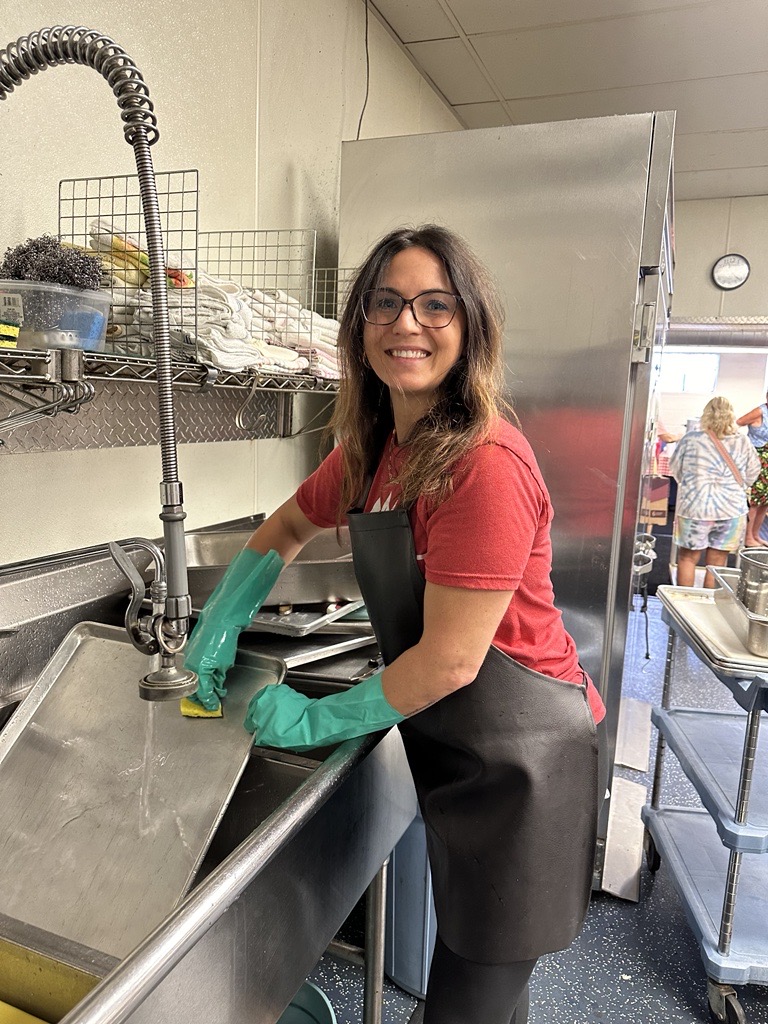 element_risk's tweet image. Shoutout to our amazing team members Renee and Sophia! They recently volunteered at St. Vincent de Paul Altoona, helping serve lunch to 123 people in need.
Thank you for making a difference!

#elementrisk #insuranceforthedoers #VolunteerSpotlight #CommunityHeroes #TeamElementRisk