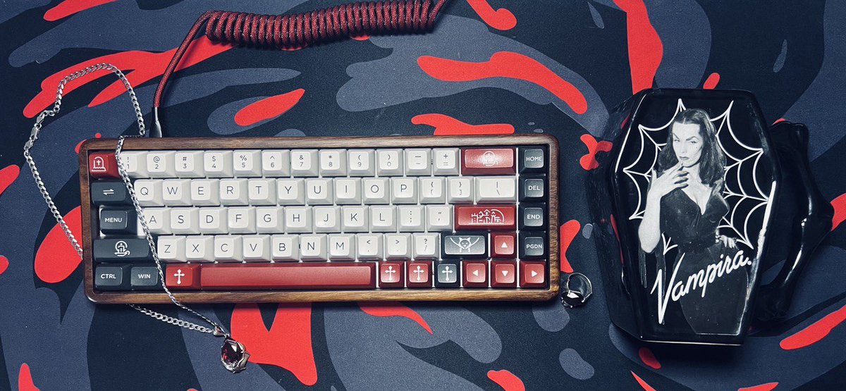 Kindreds,

🩸 We, vampires, are great lovers of #aesthetics, and I know you all have a piece of art to share. 

💬 Let’s have a feast this evening - reply with your favorite #vampire attributes that you use daily.

#gothic #gaming