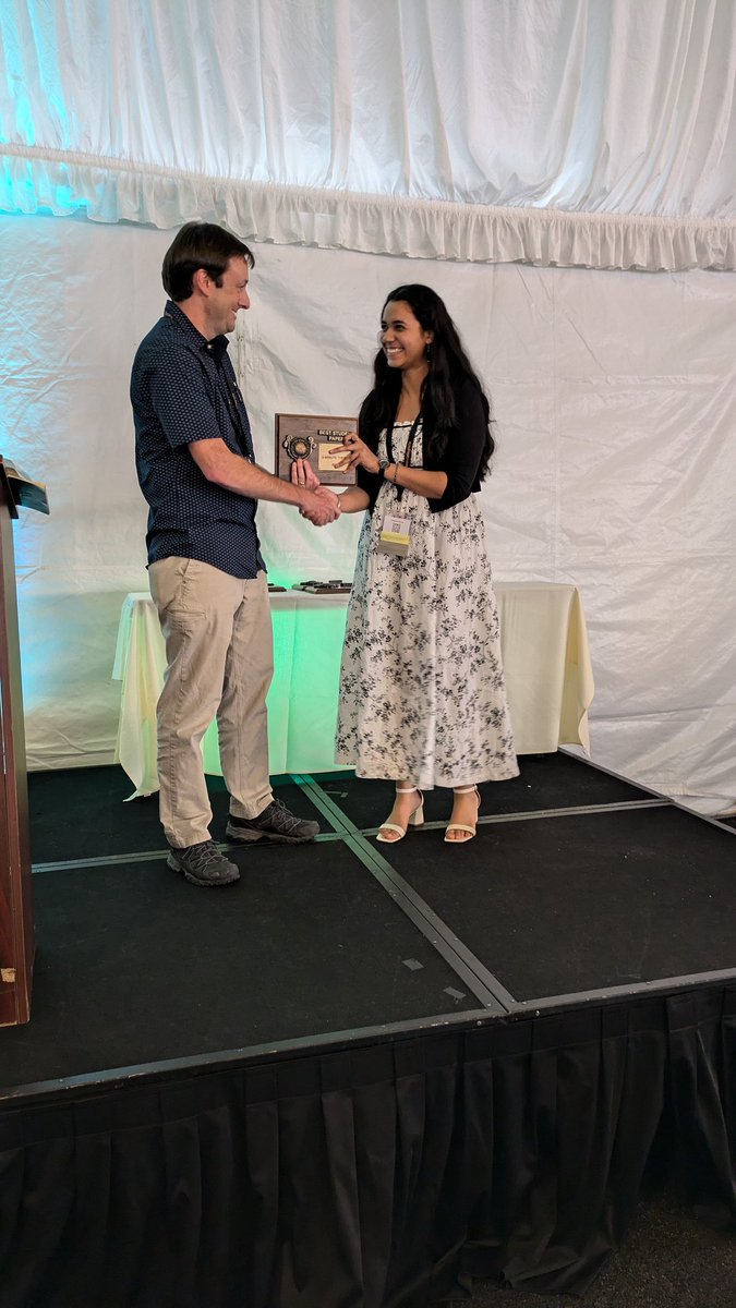SON_nemaweb's tweet photo. @AlisonCBlundell Mankanwal Goraya of Penn State won the 5 minute student competition.

Mankanwal's presentation focused on dispersal mechanisms of Beech Leaf nematode (causal agent of Beech Leaf Disease.) https://t.co/rafLVFALEo