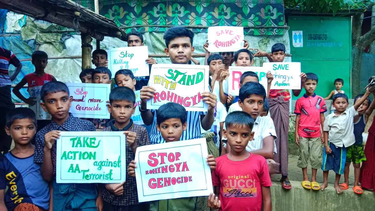 ro_aros_723's tweet photo. We are Rohingya students, we stand here to raise our voice on Rohingya especially, who are being killed and arrested in Arakan state of Burma..
#SaveRohingya
#StopRohingyaGenocide
#HelpRohingya
#JusticeForRohingya https://t.co/oWLfmU1aaj