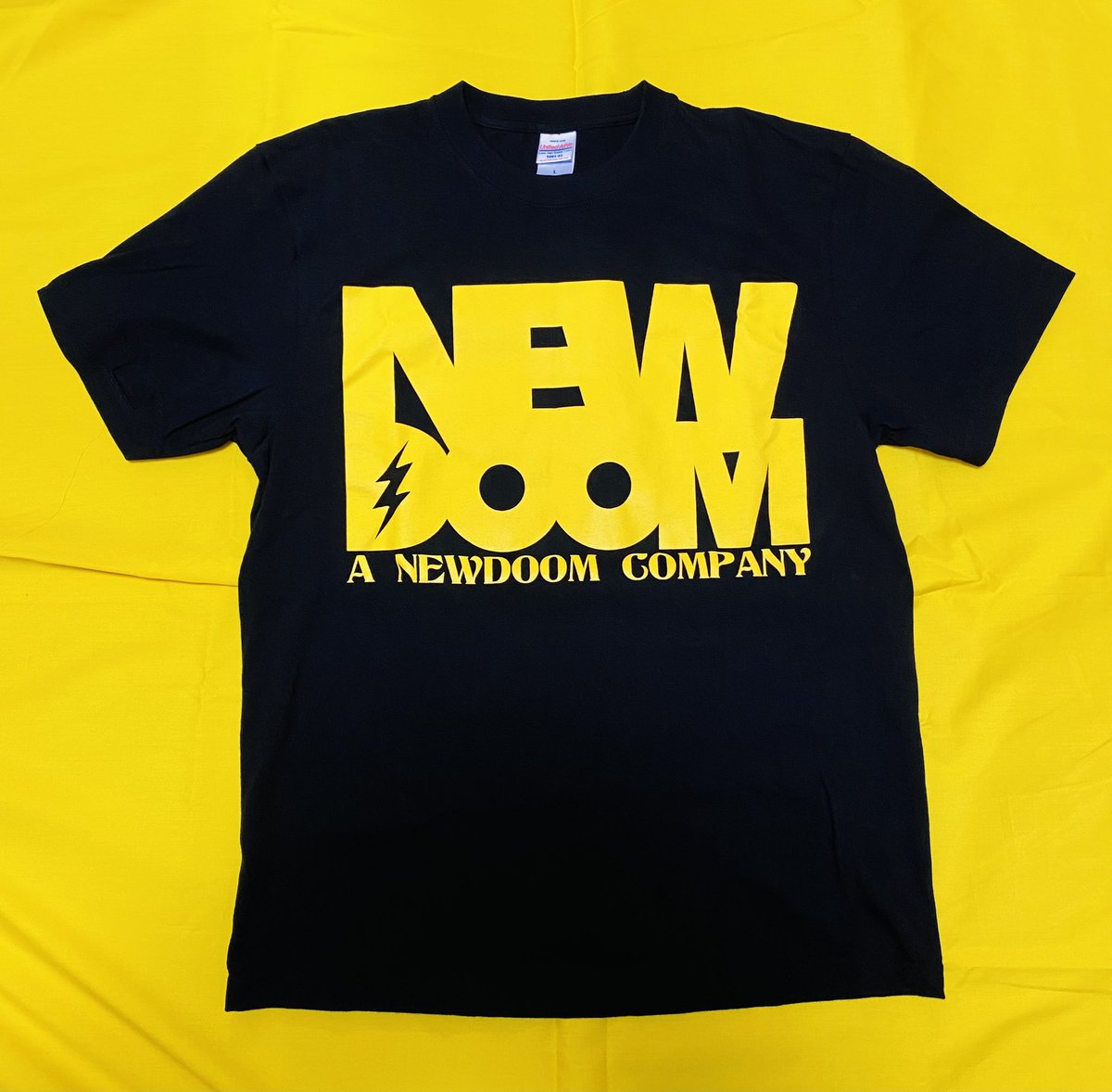 newdoom's tweet photo. 【販売開始しました】
NEWDOOM DELIVERY®︎→https://t.co/OLQ0nJRo4s

🆕BASIC COLOR Tシャツ(M/L/XL) 各¥1,500-(税込)
🆕BASIC COLOR CAP(フリー) ¥3,000-(税込)

オマケで一会計につき、25mm缶バッジが5種のうち、1個ランダムで進呈！！

どちらも数量限定です！！
よろしくお願いします❤︎ https://t.co/SL5EC91pw5