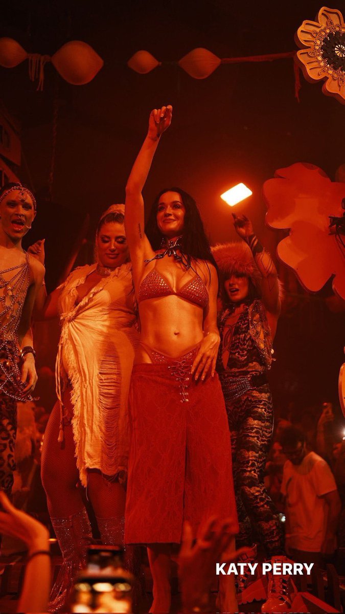 katyperryinfoo's tweet photo. 🇺🇸 iTunes US:

#4. @katyperry — “LIFETIMES” (+2) *New Peak* https://t.co/mogwZZFTtt
