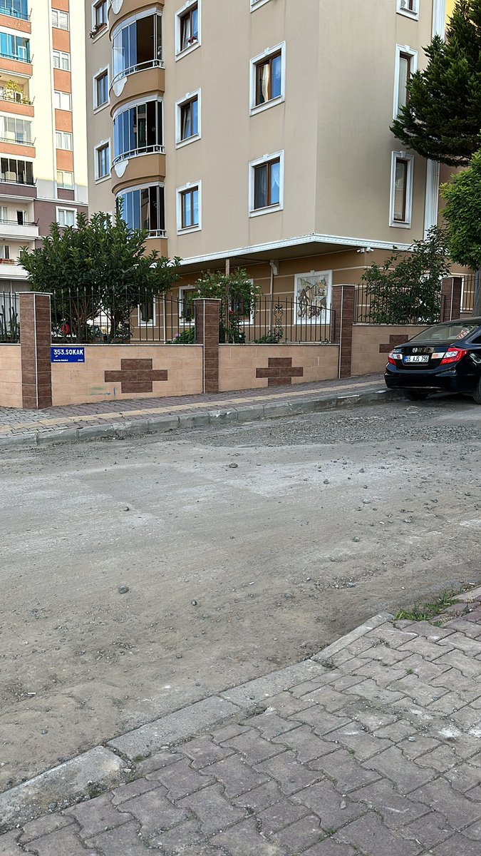 Sayın <a href="/atakumbeltr/">T.C. Atakum Belediyesi</a> 
353.sokak da yol çalışması 🚧 olmuş fakat tekrar düzeltme olmamıştır. Çok toz ve taş var şimdiden teşekkür ederiz