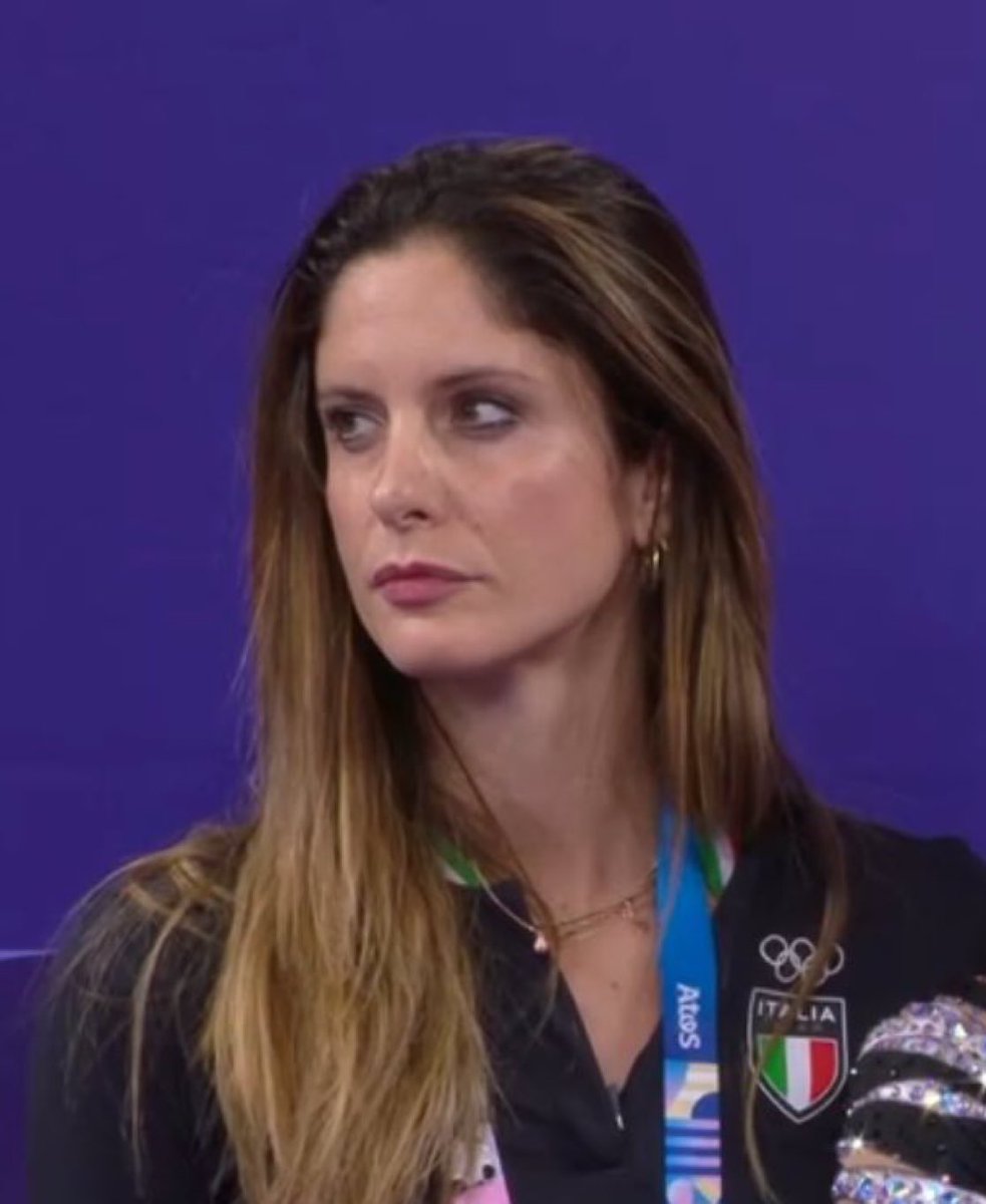 severusmagiustu's tweet photo. Puoi leggerle “Ladri di merda” sul viso.
Cersei Lannister vibes.
Amala. 
#RhythmicGymnastics https://t.co/FWiPdB907Y