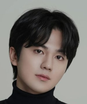 LK_pineapple's tweet photo. Shoheis fellow members from SMs Trot Idol Show:

Han Taei (1992) - Mr. Trot 2 participant
Jung Yoonjae (1993) - Actor, (Missing: The Other Side Season 2)
Im Chaepyeong (1997) - Mr. Trot 2 participant
Seo Woohyuk (1998) - Actor (The Glory)

#SHOHEI #쇼헤이 #SMROOKIES #SMNBG #SR22B https://t.co/eH8CfMUYWg