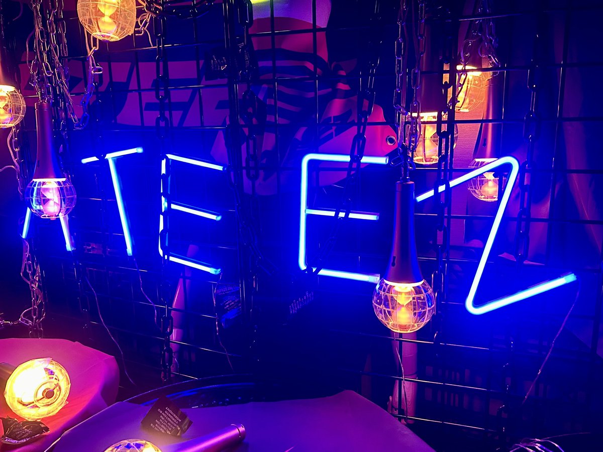 kpopstorecokr1's tweet photo. #ATEEZ [TOWARDS THE LIGHT : WILL TO POWER]

🇺🇸 ROSEMONT POP-UP 🇺🇸

Day 3️⃣ OPEN ❤️‍🔥❤️‍🔥❤️‍🔥

You don't have to wait long at the POP-UP, and you can buy merch easily through an application!
Let’s meet at the POP-UP❣️

#ATEEZWORLDTOUR2024
#ATEEZinRosemont #ATEEZ
#KPOPSTORE #BEATRO https://t.co/4NT58tXI2V