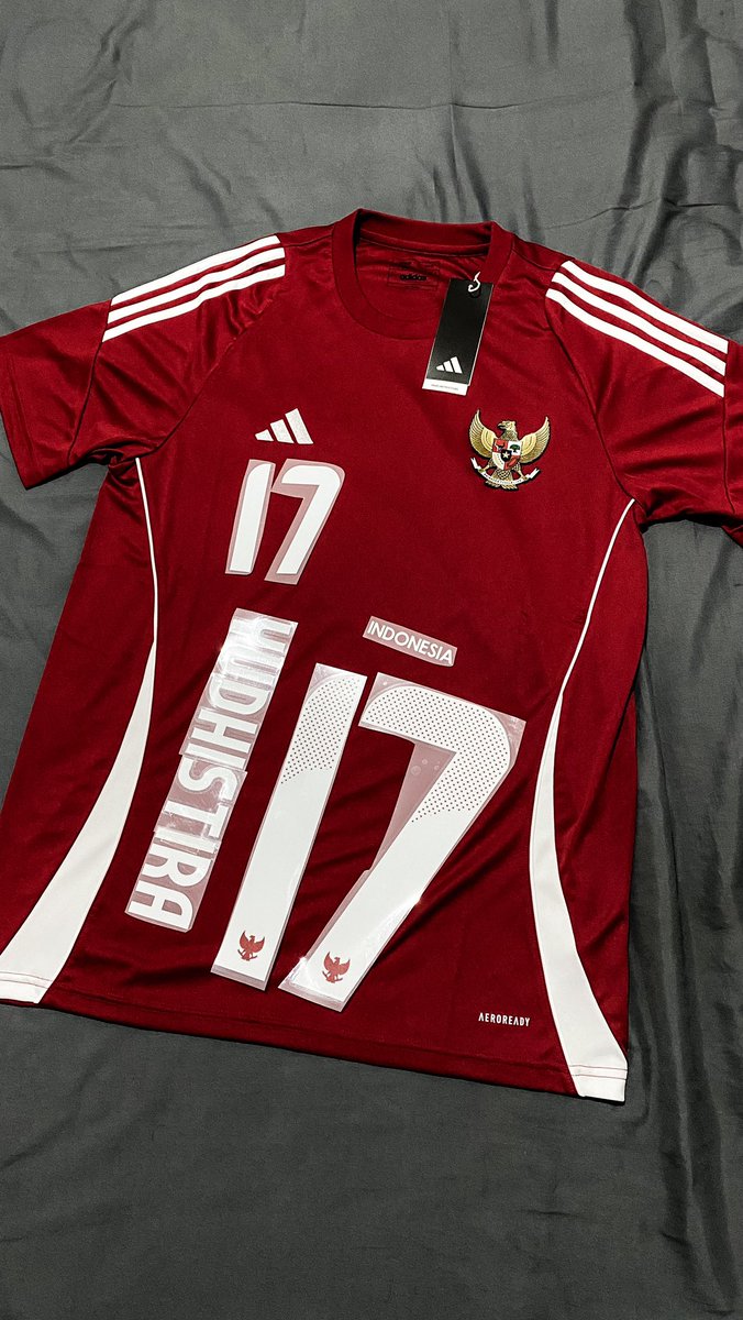 rioariefy's tweet photo. Menyambut kemerdekaan Indonesia mari kita isi dengan hal seru. Bikin fantasy jersey timnas Indonesia pakai Jersey Template Original misalnya.
Kali ini ada 1 brand Lokal sama 1 brand Luar. Baiknya kita mulai custom brand yg mana dulu ya?  @fajarrusalem @Jerseyforum @Officialkjti https://t.co/SDbyKeWl1C