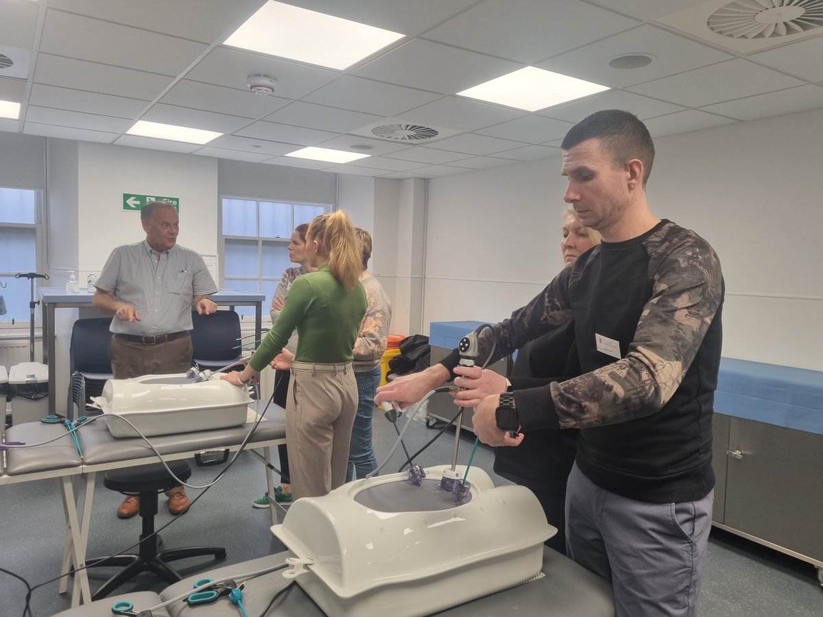 The Foundations of Perioperative Practice Programme is offering accelerated education to registered scrub nurses new to the perioperative environment. This training supports learners as they develop their skills to provide safe and effective care. Details👉nhsscotlandacademy.co.uk/programmes/nat…