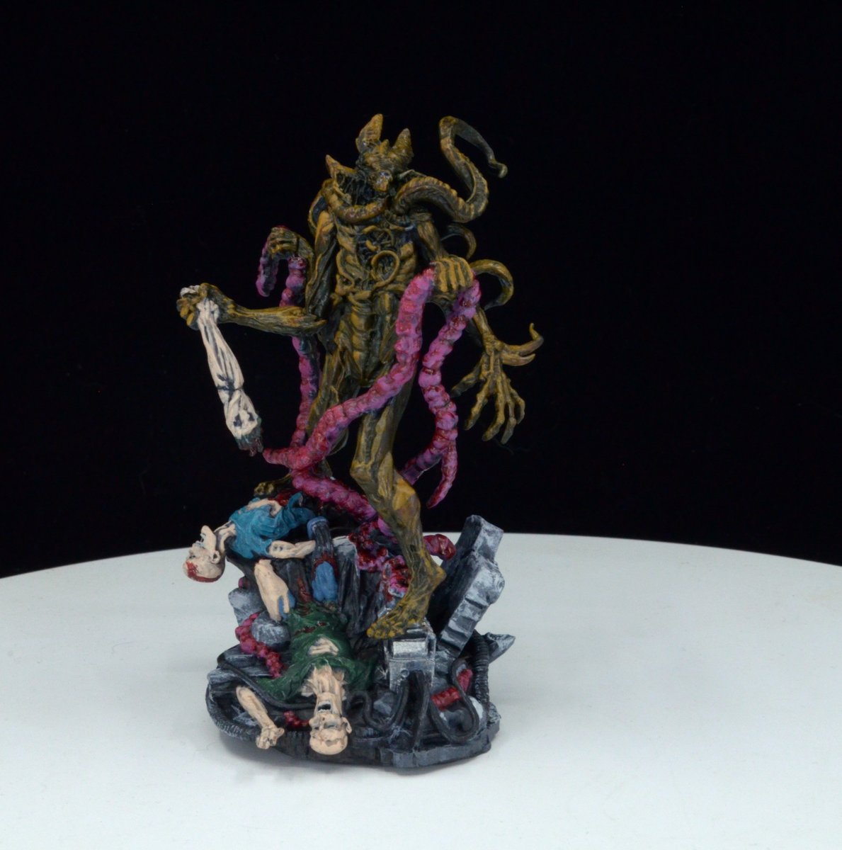 OandSCreations's tweet photo. So @Ottofyre has been continuing their work on the #DeepMadness commission working on the Epic Monsters and the #MadnessReborn 'evolved' forms.
Alpha Ravenous and their Omega Ravenous form ... then the Devourer of Worlds which becomes the Devourer of Realms https://t.co/8UbY809rt6