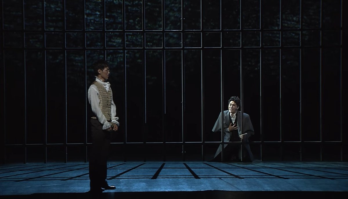 eun_deoggu's tweet image. 머글 친구가 이 영상을 보고..대체 저 남자들은 왜 울고 있는 거냐던 말이 잊혀지질 않는다.. 울고 있는 남자는 철창을 뜯을 수 있을 것 같고, 노래부르는 남자는 철창을 통과할 수 있을 것 같은데.. 같이 튀면 안되는거냐던 말이 이 박제를 볼 때마다 생각나서 새로운 너꿈속 박제가 필요하다(to.엠개