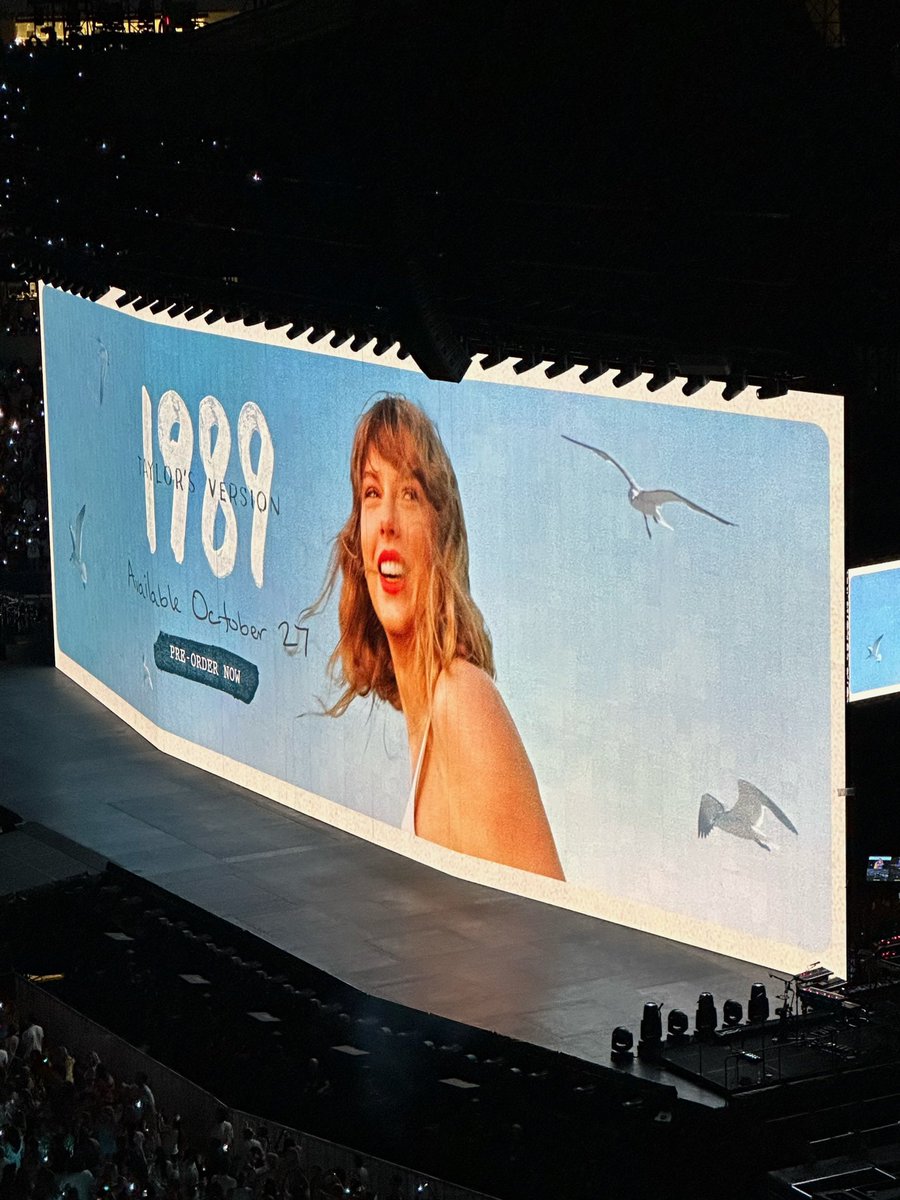 theerastourinfo's tweet image. Your telling me this was 1 year ago today 🙊#LATSTheErasTour #TSTheErasTourLA #ErasTourLA #TSTheErasTour #ErasTour #1989TaylorsVersion #1989TaylorSwift
