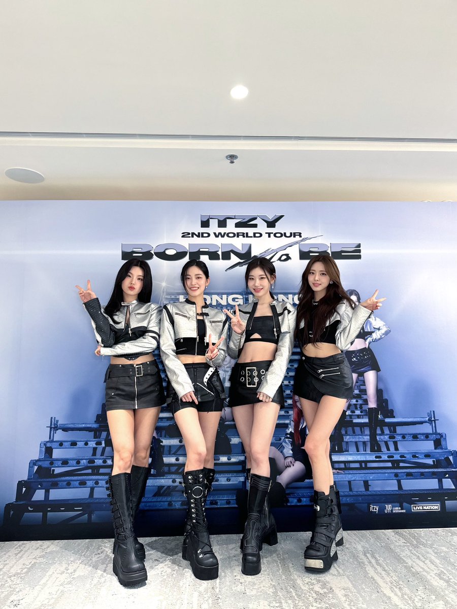 ITZYofficial's tweet photo. ITZY 2ND WORLD TOUR <BORN TO BE> in #HONGKONG PRESS EVENT

多謝大家今日嚟!
我愛你哋💖
Stay tuned for upcoming concert✨
 
#ITZY #MIDZY @ITZYofficial
#ITZY_BORNTOBE 
#ITZY_WORLD_TOUR
#ITZY_in_HONGKONG https://t.co/i7JlD49rzD