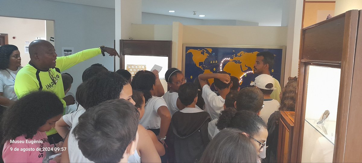 MuseuEugenio's tweet photo. Mediação feita pelos estagiários do METL,  a escola @genesis do bairro de Stella Mares. https://t.co/xQgjHxcmHt