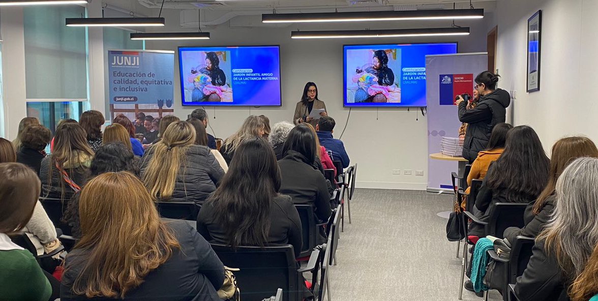 🟣 Certificación JIALMA 
👉🏻 Esta mañana vicepresidenta de JUNJI <a href="/trivino_m/">Daniela Triviño M.</a>, en compañía de autoridades de <a href="/SeremiSaludRM/">Seremi de Salud RM</a>, <a href="/SubEducParv/">Subsecretaría de Educación Parvularia 🧒🏽👶🏽👩🏽</a>, <a href="/F_integra/">Fundación Integra Chile</a> y <a href="/junaeb/">Junaeb</a>, entregó la certificación oficial Jardín Amigo de La Lactancia Materna (JIALMA) a equipos educativos.