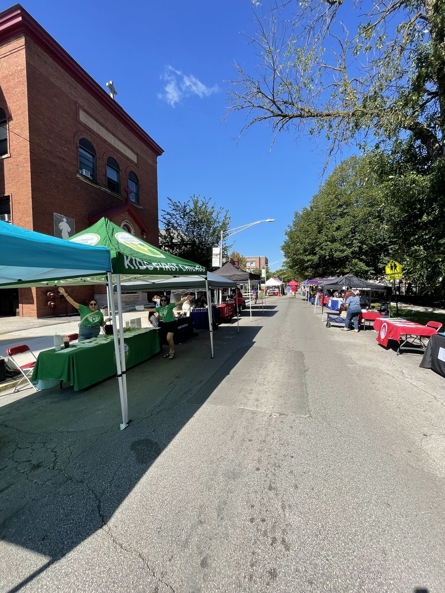 daisycarrera__'s tweet photo. K1C in action! Find us this morning @eriehouse Summer Fest @ Little Village 💚💚✨✨@KidsFirstChi #KidsFirstChi https://t.co/Bg5fyGPT0q