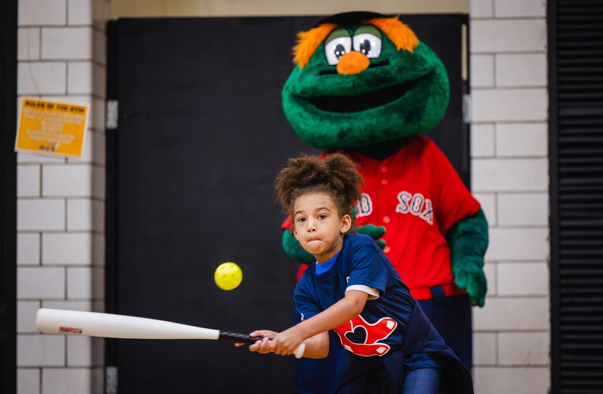 With <a href="/RedSoxFund/">Red Sox Foundation</a> staff, along with <a href="/AICSoftball/">AIC Softball</a> and <a href="/AIC_Baseball/">AIC Baseball</a> student athletes and coaches, <a href="/Start__S1/">Square One</a> children had a blast learning the basics of fielding, hitting, &amp; throwing! ⚾️

It was definitely a fun day. Thank you Square One for brightening up our day 🐝✨