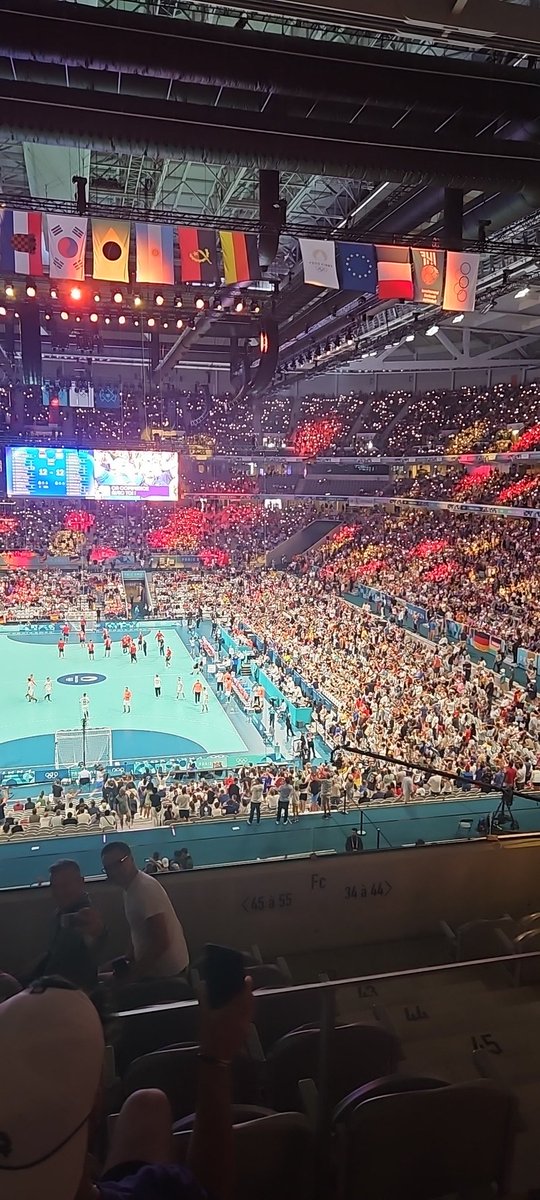 Sjerry0805's tweet photo. Halve finale heren #handbal #Olympics2024Paris #DuiSpa @PierreMoury stadion #Lille https://t.co/M1LdXGDzuz