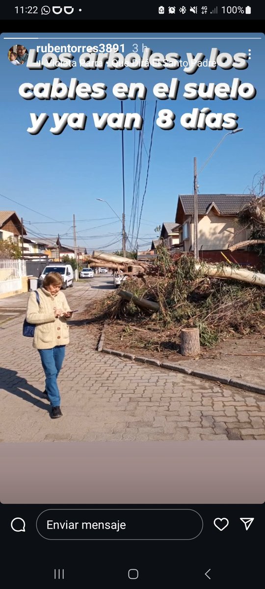 jimenita_t's tweet photo. @ContigoCHV esto es en Maipú,  calle La Colonia con Monumento, sin luz desde el jueves en la noche, no han ido ni a mirar, el árbol lo sacaron los vecinos, como es un condominio chico, no han dado importancia #ayuda https://t.co/DcFvbgIeig