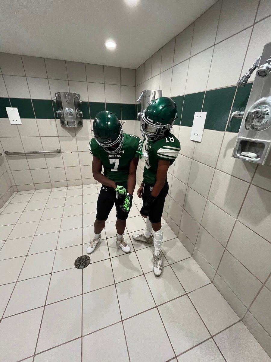 This season finna be a blast🤞🏾
<a href="/roydavis1104/">Roy Davis lll</a> #No7 #Family
#MediaDay
