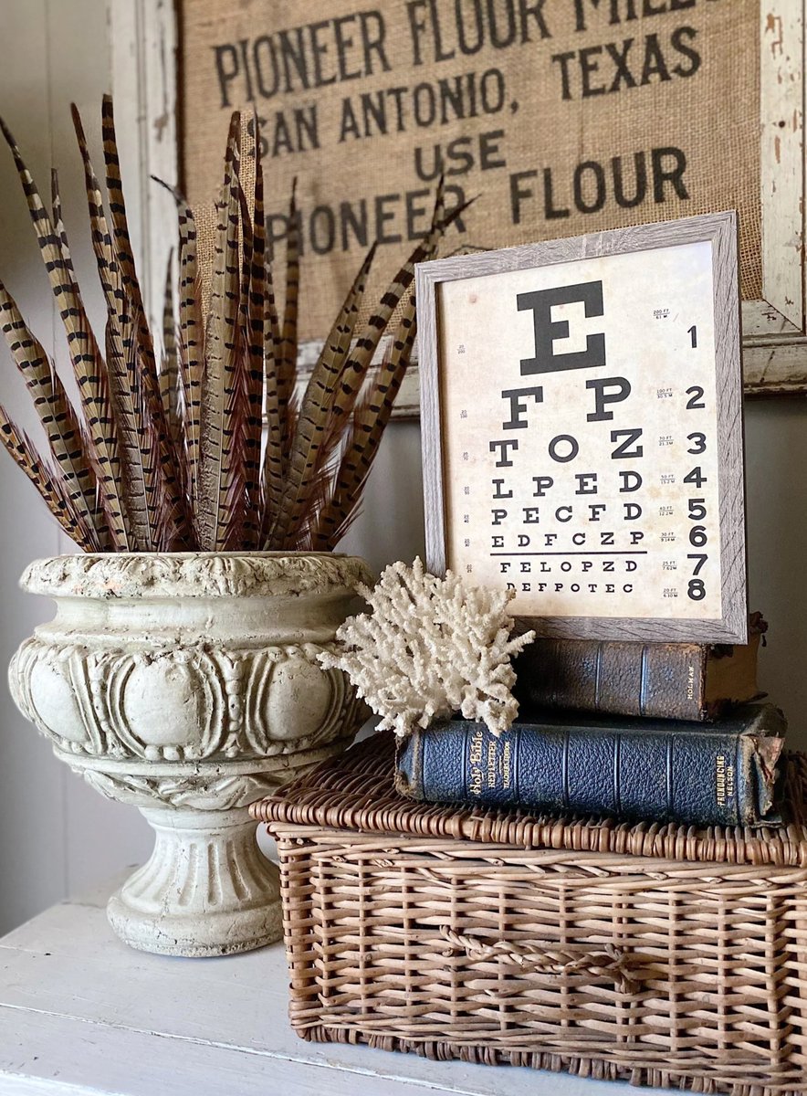 HoggBarnAntique's tweet image. YAY!! FRIDAY!!🍂🤎
.
Wishing you a beautiful day and start to a fabulous weekend!🍂🍂
#etsy #vintage #eyechart #antiques #wood #hoggbarnantiques