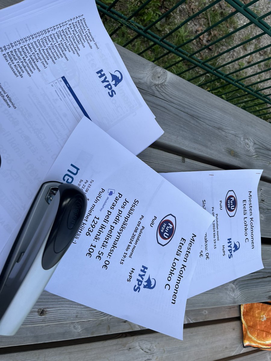 Pezcu's tweet photo. Enää 1 tunti ja 1. Debyyttini #kolmonen ottelukuuluttajana saa ensiäänensä!
Otteluna @PuiU_Edustus vastaan @HyPS1947 Puistolan Koudan Kentällä!
#jalkapallo #puiu #hyps #kuulutushommat #puistola https://t.co/4NqmIN3fSK