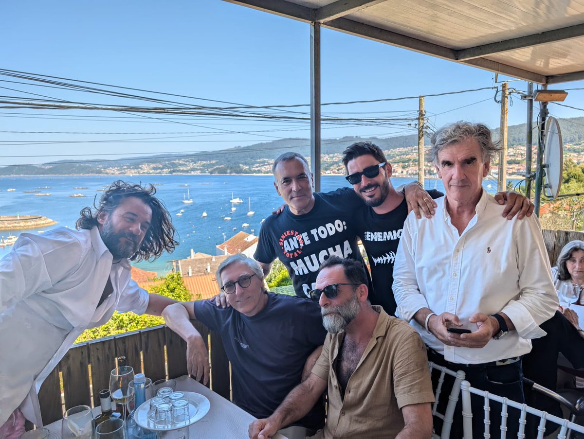 xabierfortes's tweet photo. Aquí con unos amigos en el Paraíso. El Peixoto, Beluso. https://t.co/B0hHmZjhYi