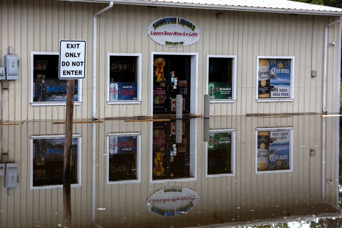 Samuel_W_Thomas's tweet photo. Flooding around Live Oak following Hurricane Debby. Captured on assignment for @WCTV https://t.co/kA5d7VjcTL