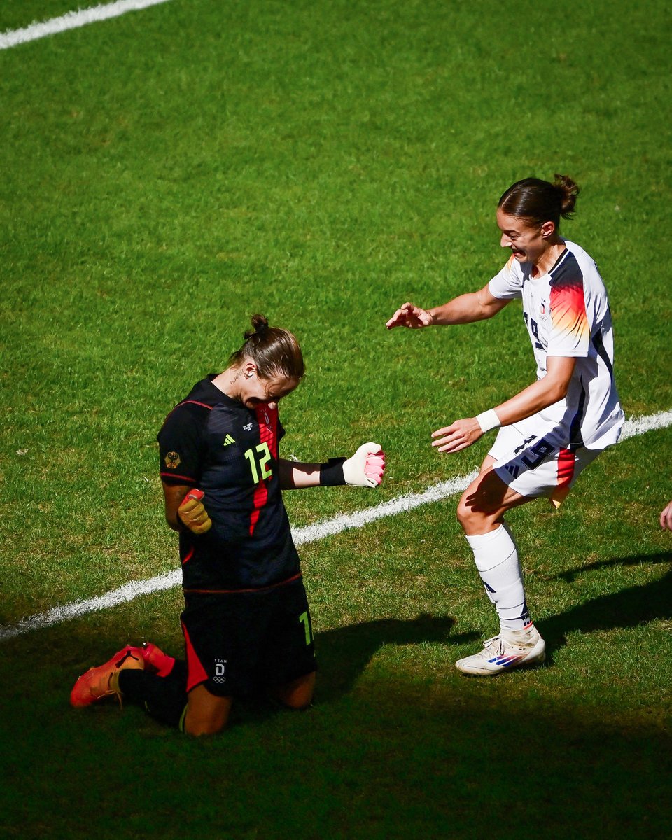 brfootball's tweet photo. 33-year-old Ann-Katrin Berger waited years to become Germany’s first-choice keeper. She made the most of her chance in the Olympics. 

In the quarterfinals, she saved two penalties in the shootout against Canada and stepped up to score the winner. 

In the bronze-medal match, she came up big again, saving Alexia Putellas’ penalty in the eighth minute of stoppage time. 

Germany’s hero 🧤