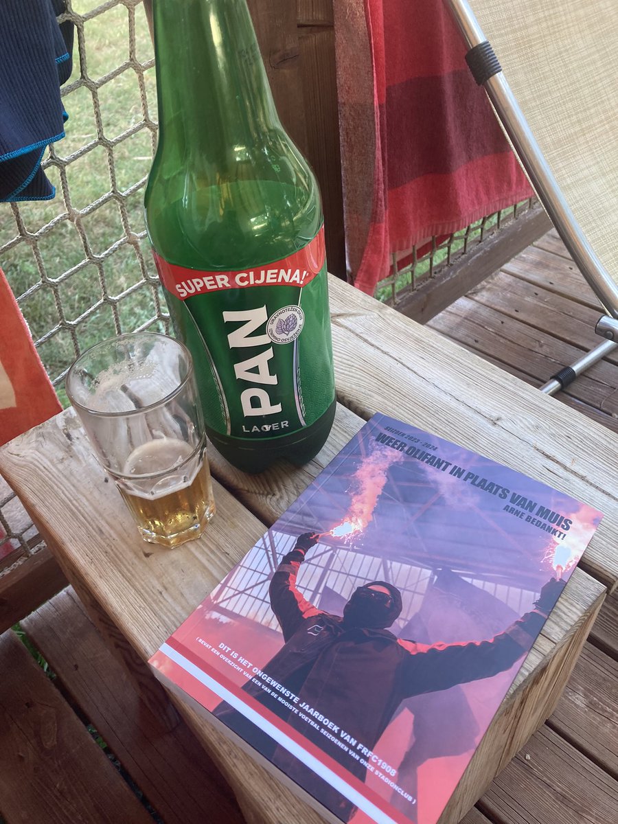 scf1908's tweet photo. Late vakantie is competitie start in de Kuip missen 🥲 maar wie wat bewaart die heeft in ieder geval nog leesvoer @FRFC1908 👌🏻🍻🔴⚪️ https://t.co/dhYsTrC6MR
