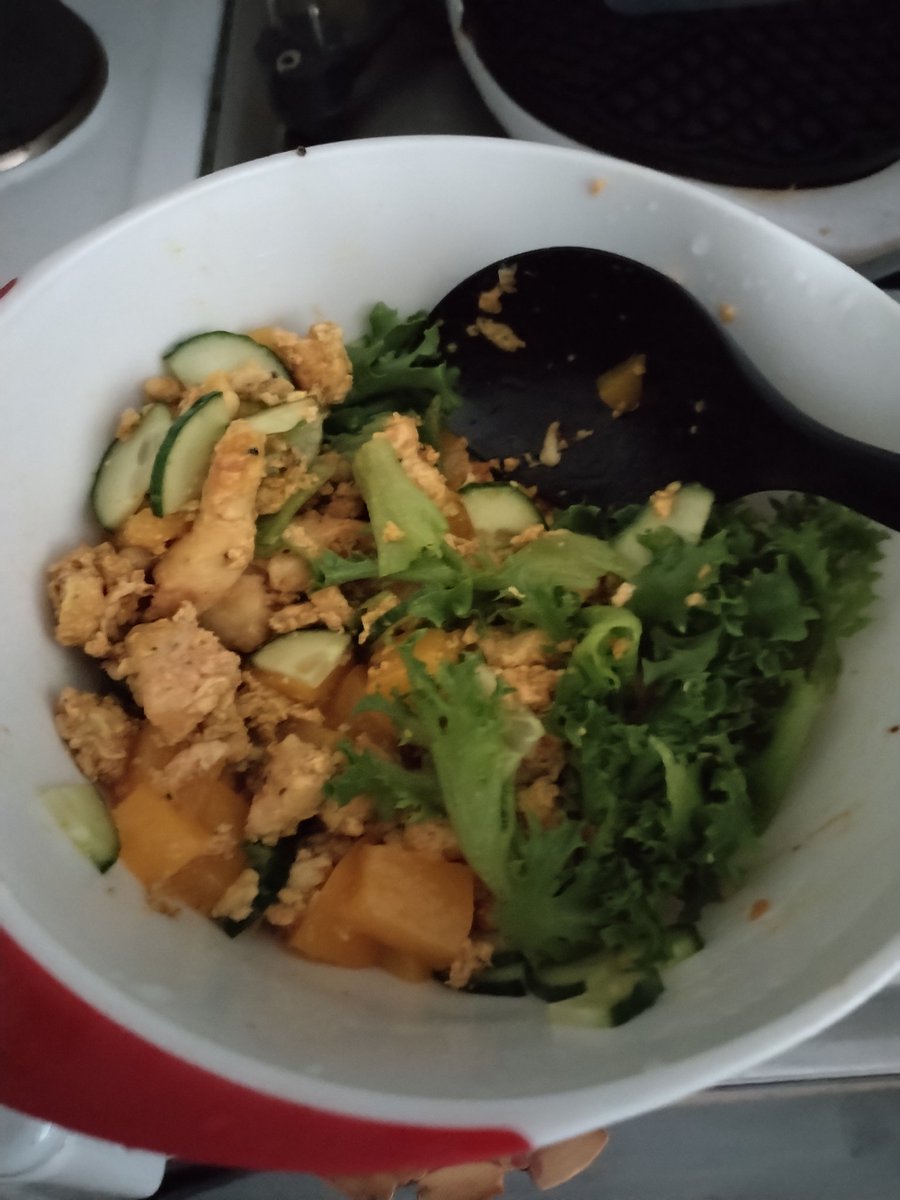 _StoryCorner_'s tweet photo. #10choureport #deadbeats #kfp #deadbites #TellTetel
Finally finished making some Chicken Salad for the next few days! ๐
Now enjoying this Salad with some Custard Sauce.๐ https://t.co/90rj6jeX55