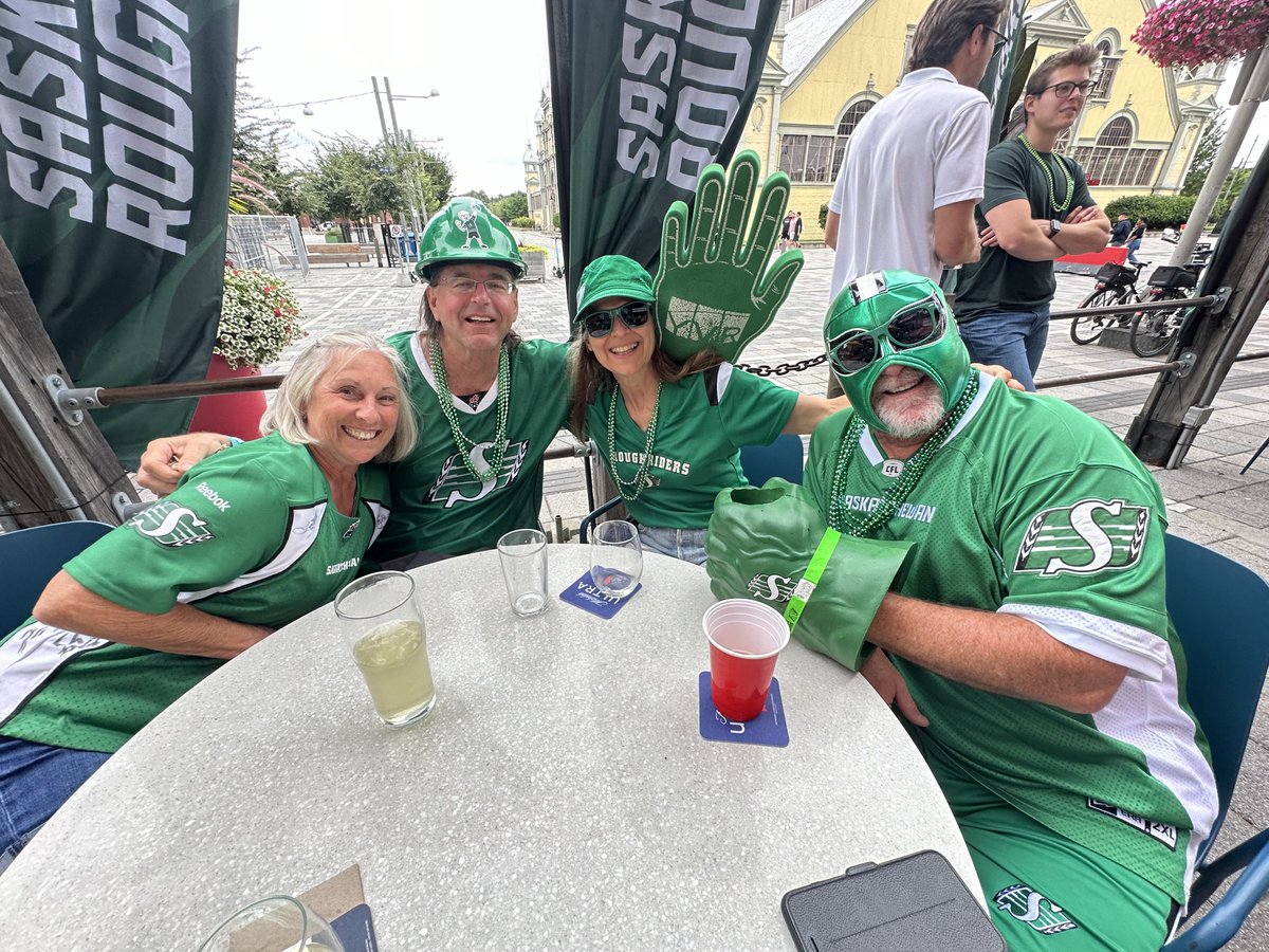Greetings from Ottawa! 🏈

Yesterday, we were in the nation's capital taking in the <a href="/sskroughriders/">Saskatchewan Roughriders</a> game and visiting with our <a href="/uralumni/">University of Regina Alumni</a> and donors in #Riderville.

We had a great time and loved connecting with our #Ottawa alumni community. Thank you to everyone for coming out!