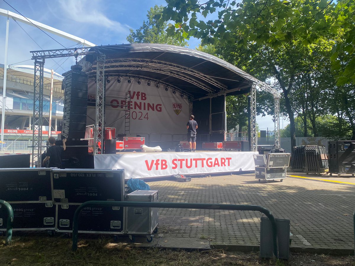 rafaelo1893's tweet photo. Für morgen zum Saison Opening ist alles angerichtet.
Undav auch dabei nach der heutigen offiziellen Verkündigung des neuen VfB Stuttgart Rekord Transfers.
#VfB #Undav #Rekordtransfer #30MIO #ChampionsLeague #Businnes #Transfer #Bundesliga #StuttgartBadCannstatt #welovefootball https://t.co/kAOvEo03Jg