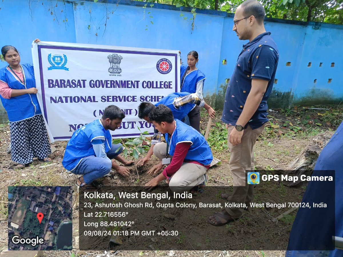 nssbgc_unit's tweet photo. NSS Unit of #Barasat Govt. College organized #Tree Plantation Programme in the college premises on 09.08.2024.

Programme Officer, 7 teachers and 24 volunteers were present in this programme.

@rdnss_kolkata 
@_NSSIndia 
@YASMinistry

#EkPedMaaKeNaam https://t.co/H6fcqw6QdP