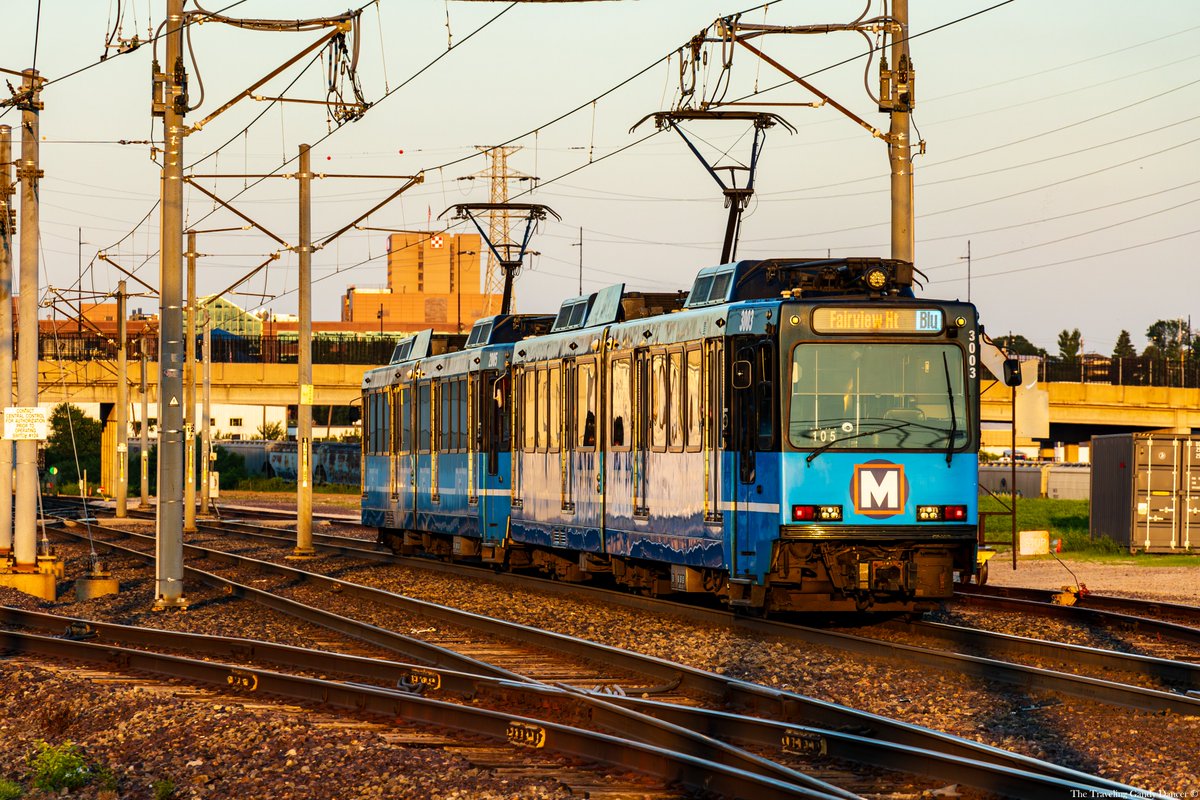 TTGandyDancer's tweet photo. The MetroLink light rail system glowed in the warm hues of the golden hour during my recent trip to St. Louis.

#railfans #trainyard #trainphotography #railfanning #railfans_of_instagram #StLouis #PassengerRail #lightrail #ttgandydancer https://t.co/mAelNWmnNS