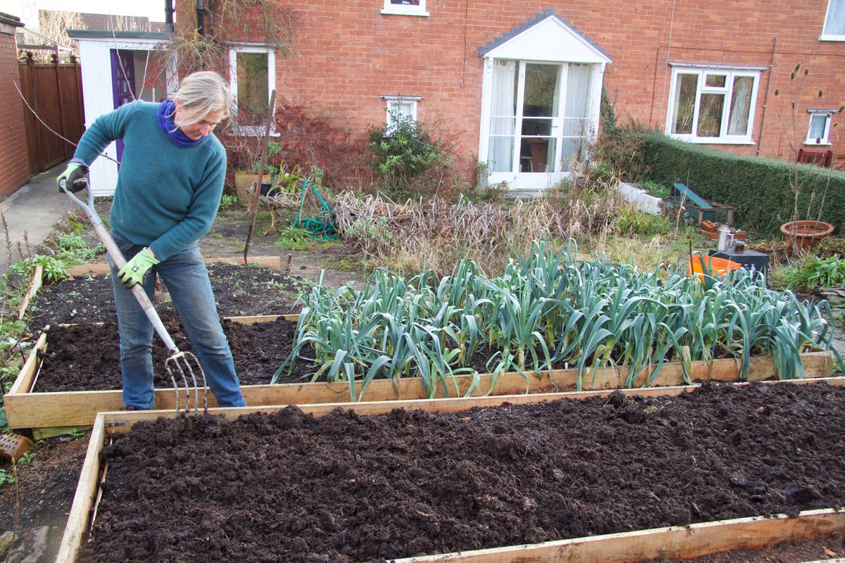 No dig gardening expert Stephanie Hafferty has written us another brilliant blog, and this time it's all about making compost go further. We know that many of you will find it very useful.
dalefootcomposts.co.uk/latest-news.as…
#nodig #nodiggardening #organicgardening #composting #compost