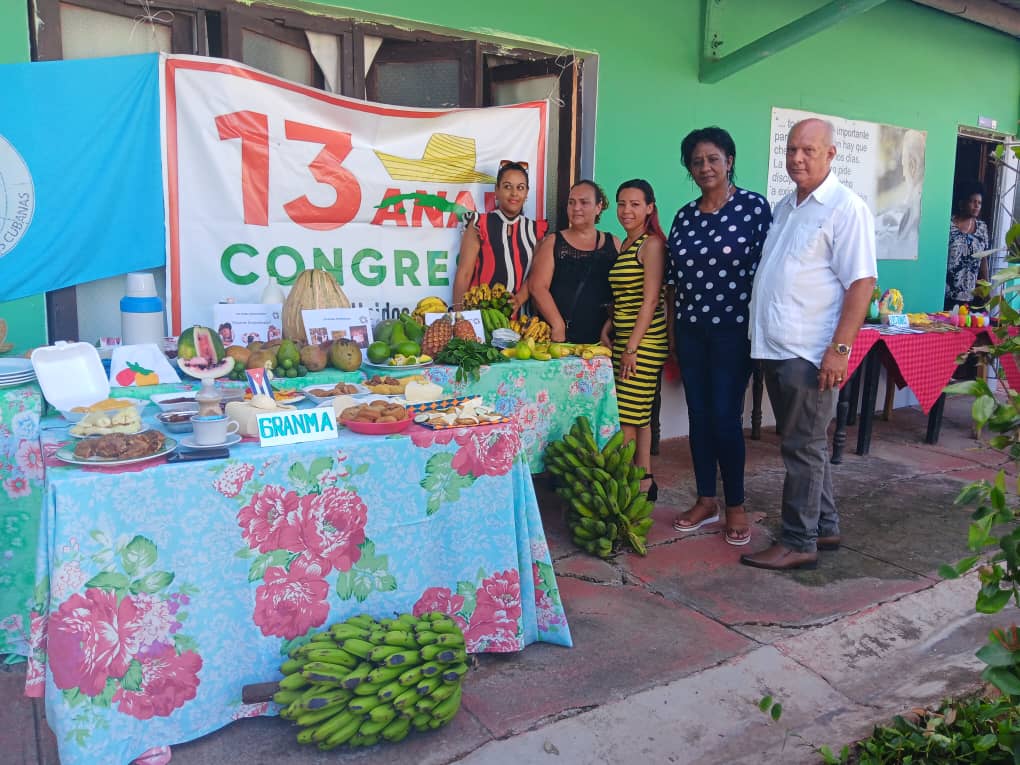 NavarroANAP's tweet photo. Se realiza hoy Encuentro Regional de Mujeres Productoras de la región oriental con la presencia de Teresa Amarelle Boue y con el acompañamiento especial de Fidencio González Peraza. #AnapCuba @FelixDuarteOrte @SarduyYamila https://t.co/Iwox2vB9bK