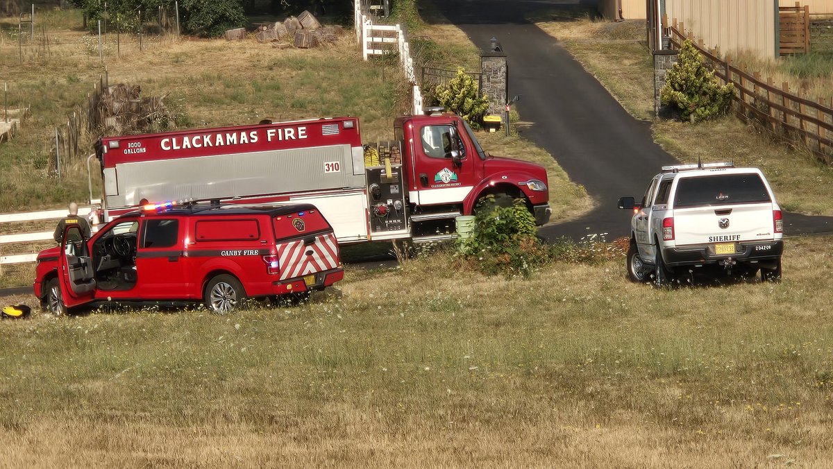 KGWphotog's tweet photo. Firefighters busy along and above Hwy 99E in Clackamas County. Fire has threatened a home on top of the bluff near Canby. @KGWNews  #ClackamasFire #Canby https://t.co/kGt5VLqZer