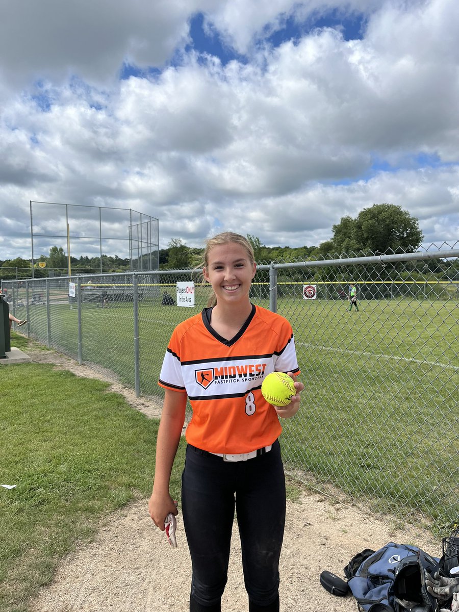 bet you can guess what just happened!!!! #HOMERUN <a href="/ZoeyThorson2/">Zoey Thorson (2028)</a>
