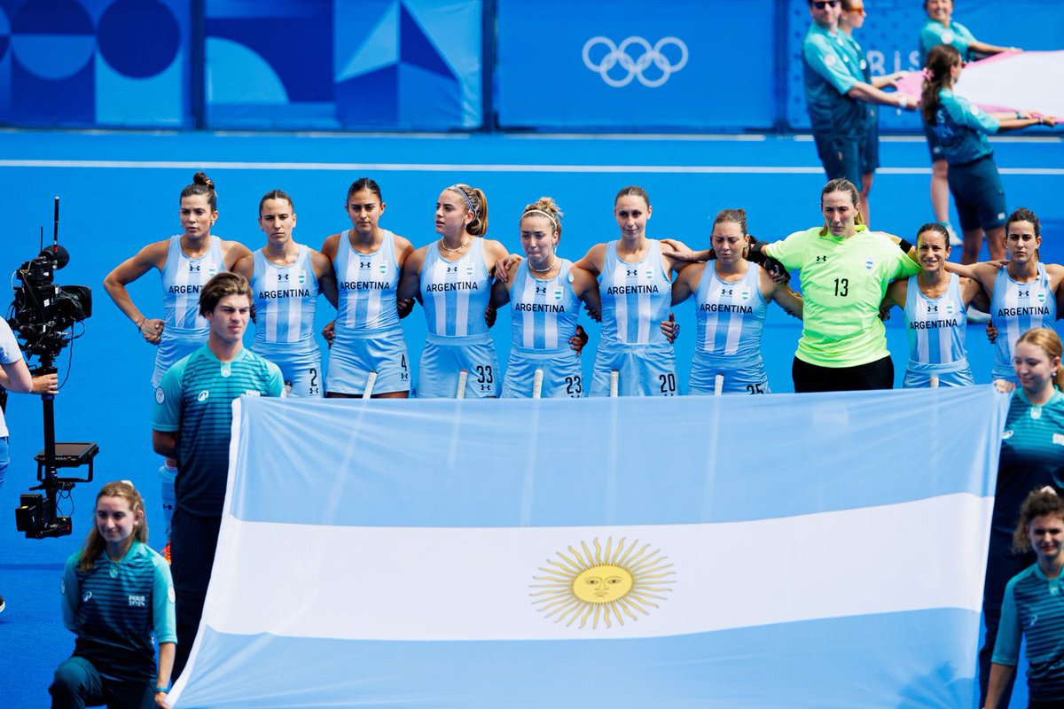 PrensaCOA's tweet photo. #Hockey  🏑 ¡Postales del triunfo de las Leonas ante Bélgica por el partido por la medalla de bronce! 🥉

#EquipoARG 🇦🇷 #ArgentinaEnParís2024 https://t.co/uTH9GgdBrP