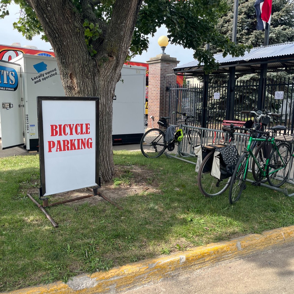 IowaStateFair's tweet image. With weather like this, the bikes are bound to come out!😎  We brought out more bike parking inside gate 11 if you bike in!

If needed, you can find a map at iowastatefair.org/visit/fairgrou….
#FairFever #IowaStateFair