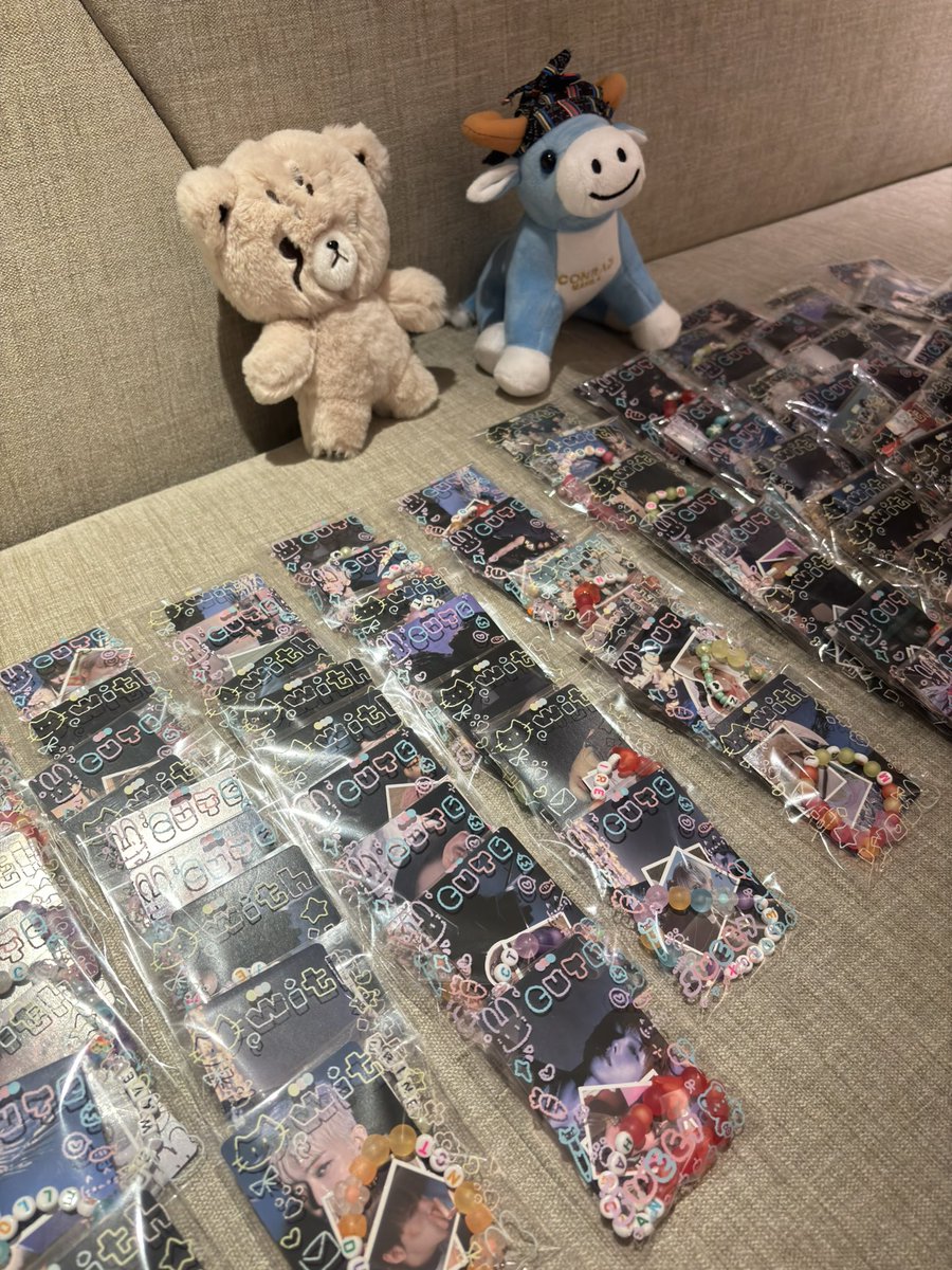 Yo Dream! 💚🐯🦊🐶🐻🐰🐬🐹💚

Grab some friendship bracelets from us! 🩷 (for day 1 and day 2)

like + retweet

see you tom and sunday!

#NCTDREAM_THEDREAMSHOW3_in_MNL #TDS3inManila