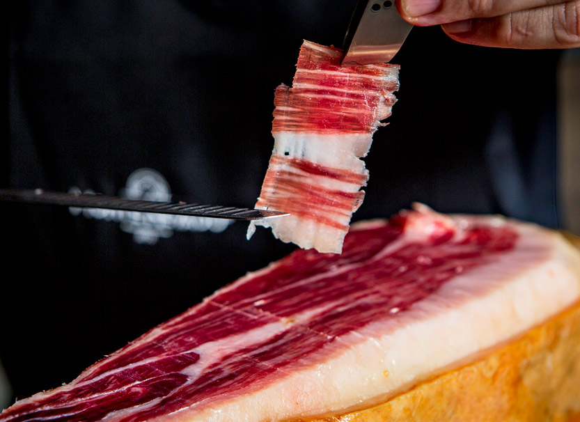 Descubre los secretos del Jamón Ibérico en Carbonero el Mayor #Segovia 😍
terranostrum.es/actividades/se…