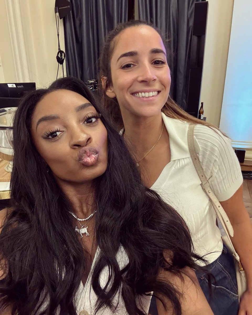 Aly_Raisman's tweet photo. When your friend is the best ever 🥹 https://t.co/IMHOAxKziZ