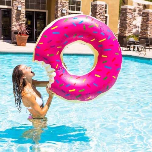 OurNoonie's tweet photo. #DONUTS planeja lançar sua versão extra grande e #NOONIE opina: “Parece o meu cuzinho” https://t.co/4d1rcNWGlx